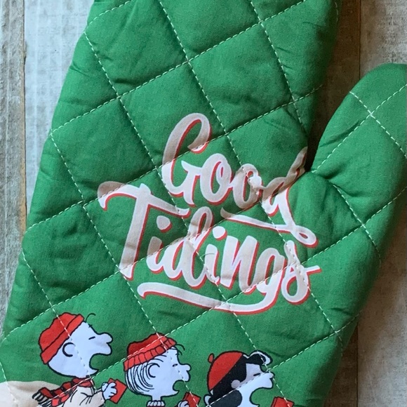 Peanuts Snoopy Oversized Oven Mittt+ towel - Picture 4 of 6